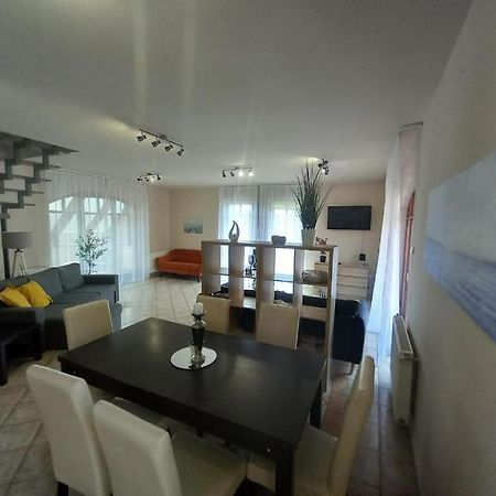 Lujza Apartman Goedoello公寓 外观 照片