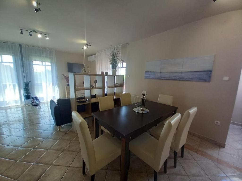 Lujza Apartman Goedoello公寓 外观 照片