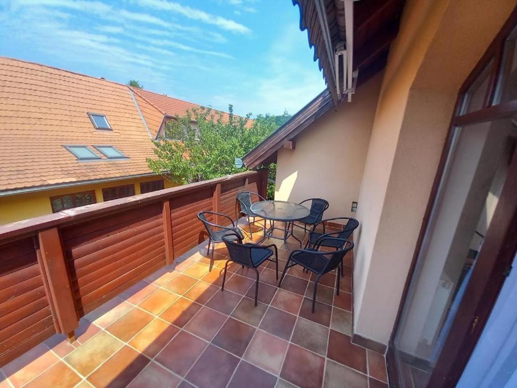 Lujza Apartman Goedoello公寓 外观 照片